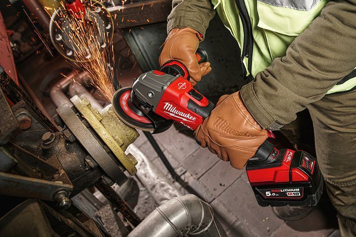 Шлифмашина угловая аккумуляторная MILWAUKEE M18 FSAGV125XB-0X (18В/каркас/кейс) 4933478436 фото