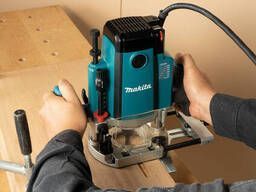 Профессиональный фрезер вертикальный Makita RP2303FCJ : 2100 Вт, размер цанги 6/8/12 мм RP2303FCJ фото