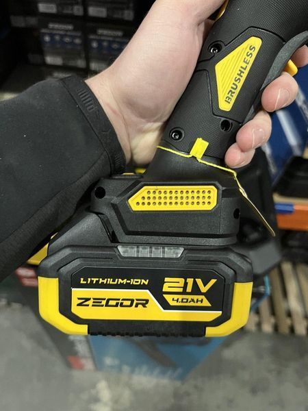 Угловая бесщеточная шлифмашина ZEGOR AGPP-21BL-125 (акум 21V 4.0Ah 1шт и зарядка) AGPP-21BL-125 фото