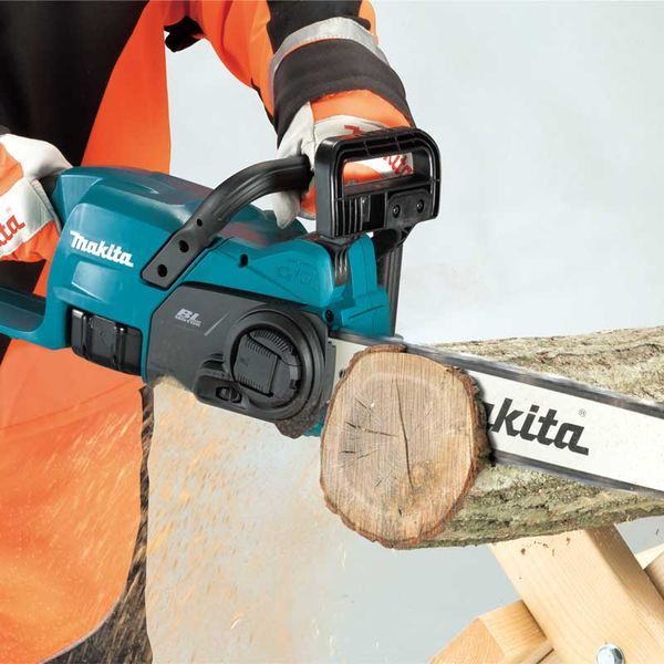 Професійна акумуляторна ланцюгова пила MAKITA DUC357RT : з АКБ 18V 5 Ah, шина 35 см, вага 4.2 кг DUC357RT фото