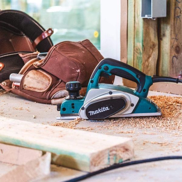 Електричний ручний рубанок (фуганок) MAKITA KP0800 : 620 Вт, ширина 82мм, глибина 2.5мм, 2.6 кг (електрорубанок) KP0800 фото