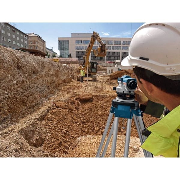 Профессиональный оптический нивелир Bosch Professional GOL 32 D : 120 м, 32 х зум, кейс 0601068500 фото