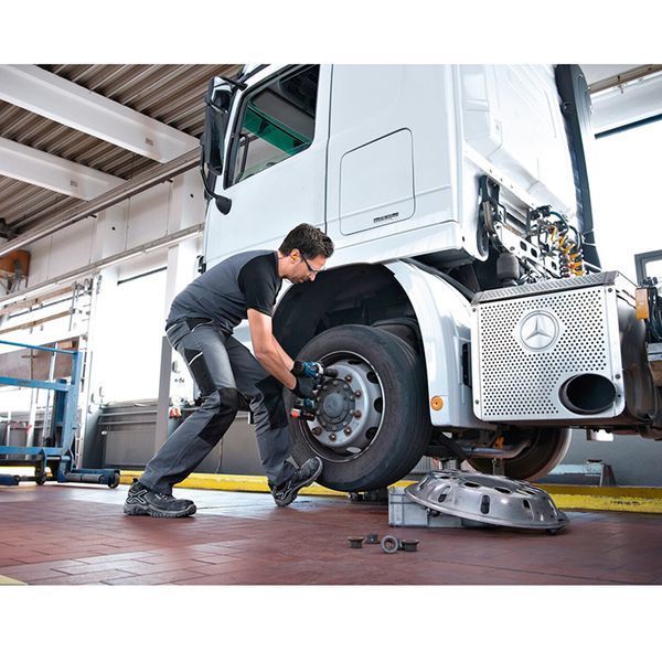 Професійний акумуляторний ударний гайковерт Bosch Professional GDS 18V-1000 C : без АКБ, 1000 Hm, 1750 об/хв, 2600 уд/хв 06019J8000 фото